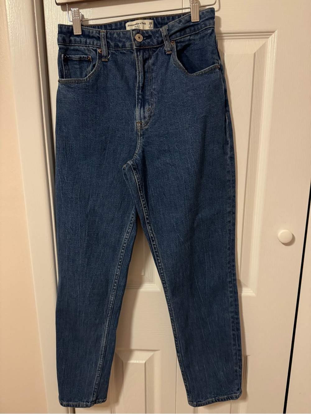 Abercrombie & Fitch The Mom High Rise Curve Love Jeans Size 26 / 2 Medium Wash